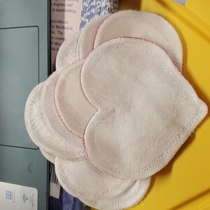 3 Pairs Heart Shaped Reusable Nipple Covers, 1 pair pink (Leak Preventing)